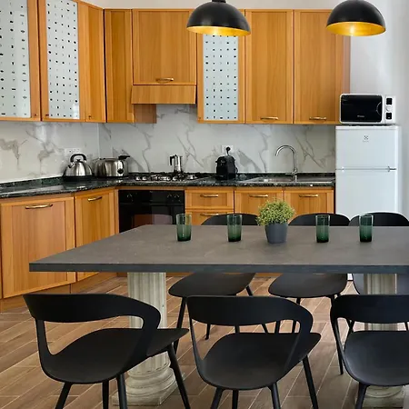Avocado House - Cozy In The Heart Of